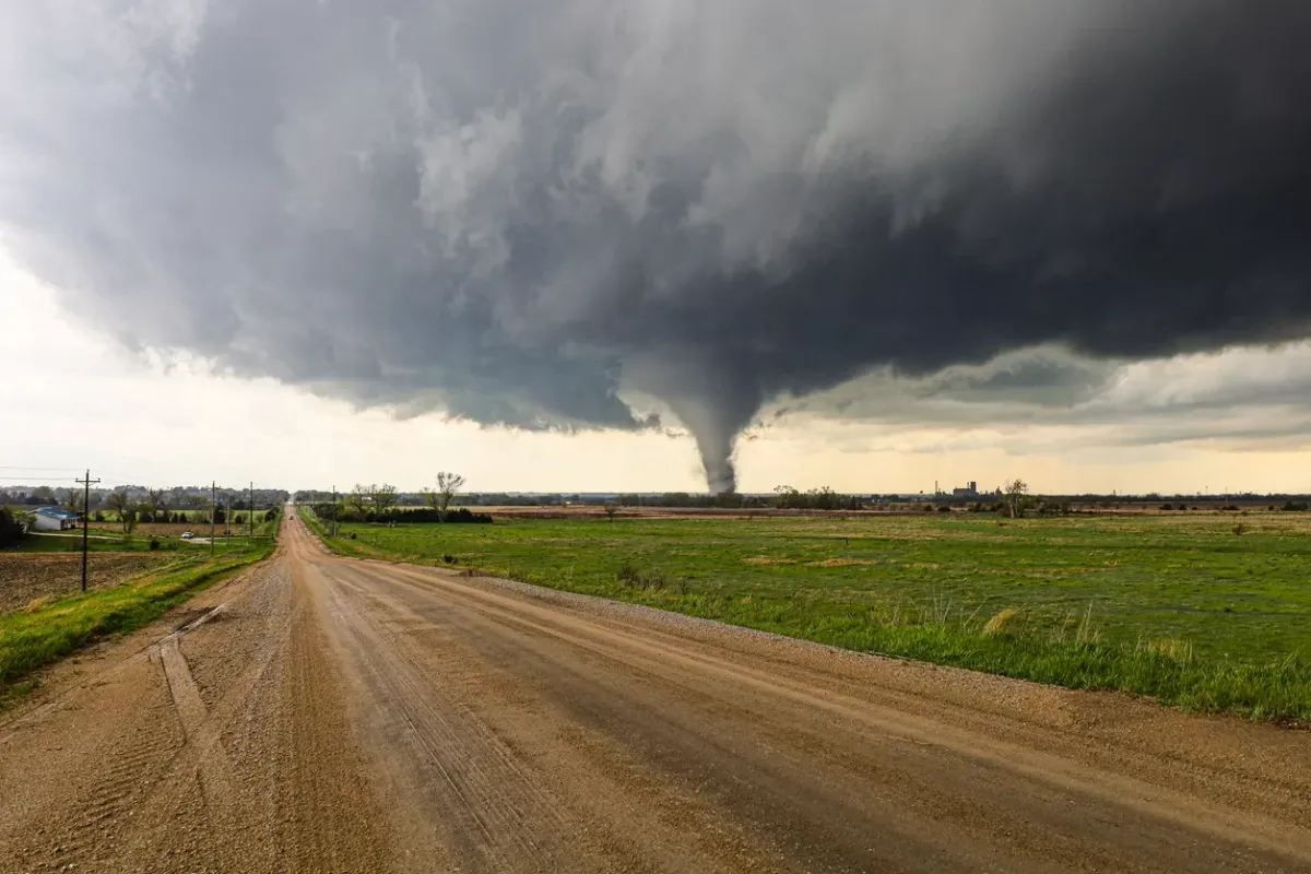 Tornado threat, Midwest, Tornado