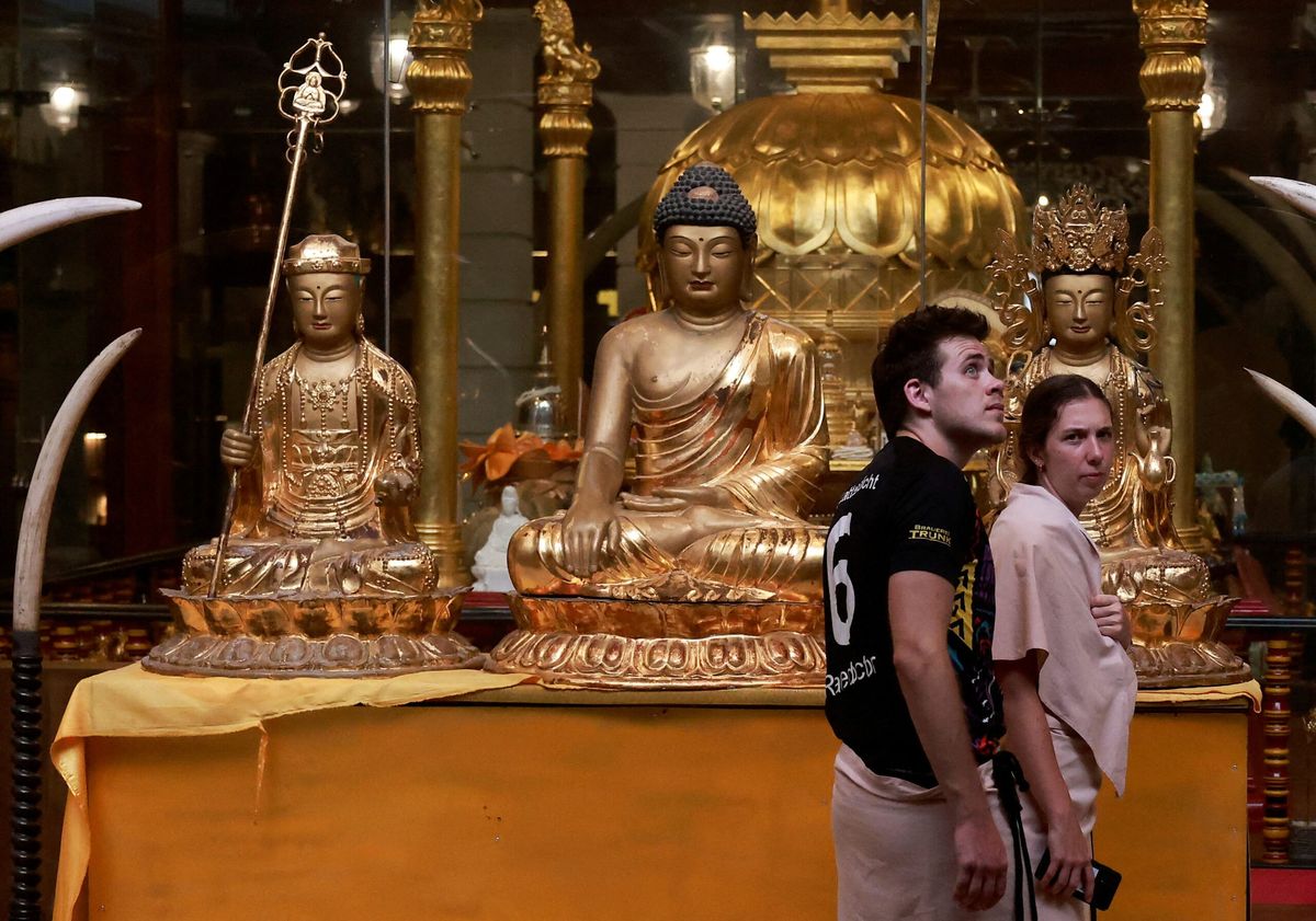 Tourists visit Gangaramaya Buddhist temple in Colombo, Sri Lanka April 25,2024.