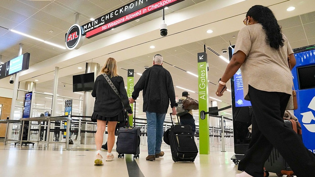 Flight delays and cancellations cause travel chaos across major US airports