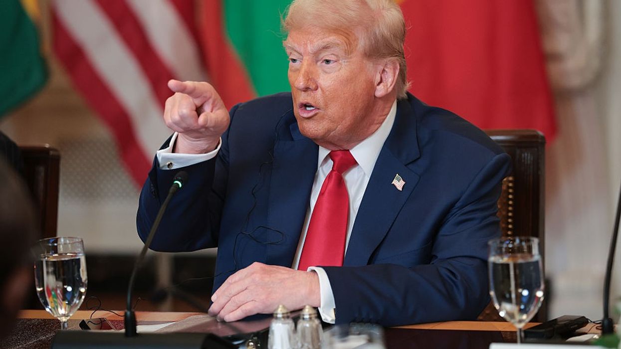 Trump Imposes 35% US Tariffs on Canada; Warns More by Aug 1