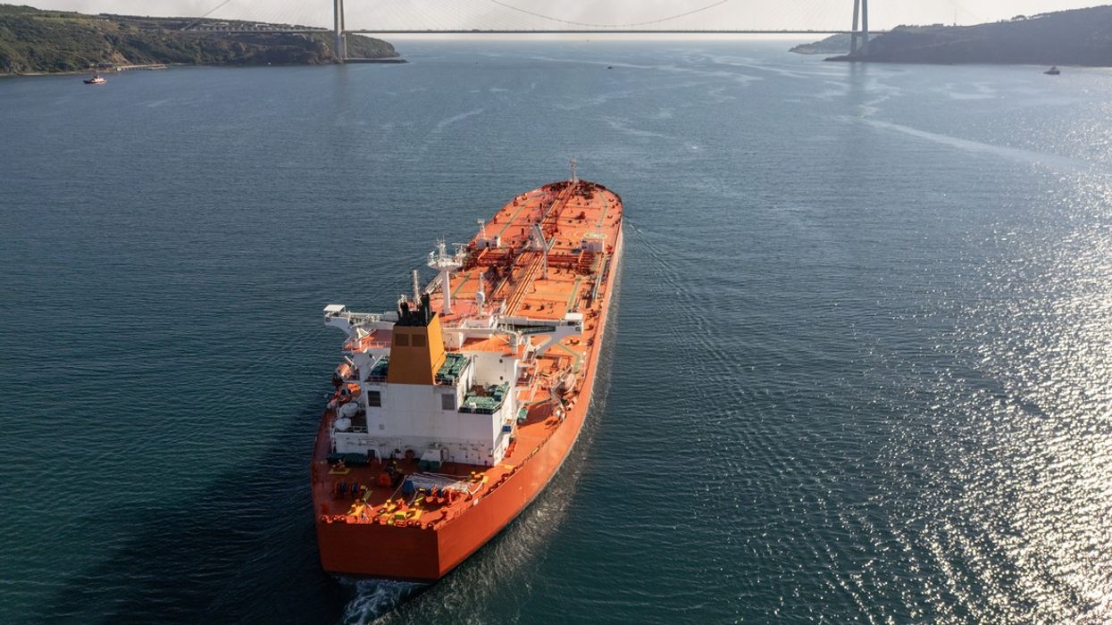 US Senator Warns: We’ll Crush Your Economy Over Russian Oil