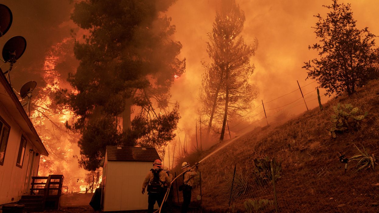 Ventura County Canyon Fire Rages in California as Thousands Evacuate