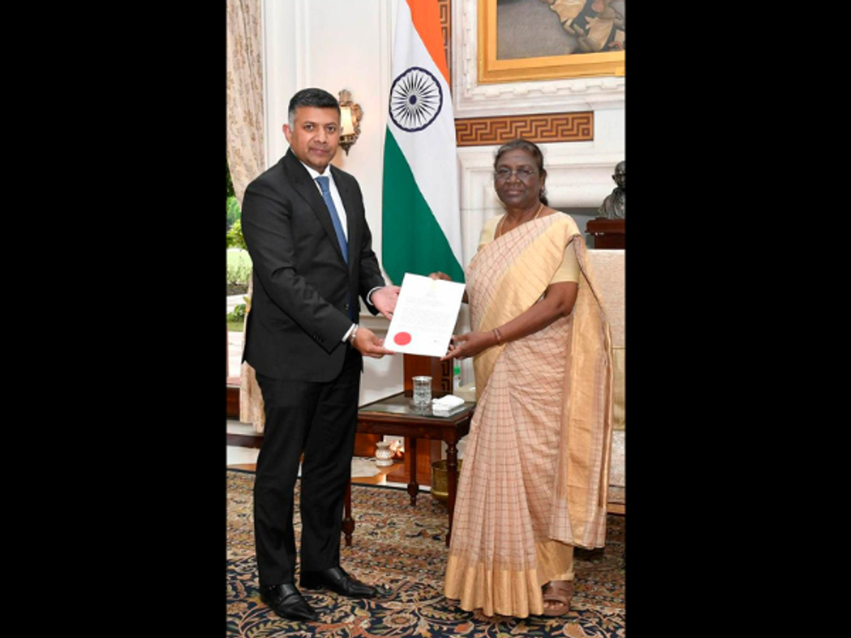 Vikram Doraiswami, the new Indian high commissioner to the UK, with Indian president Droupadi Murmu