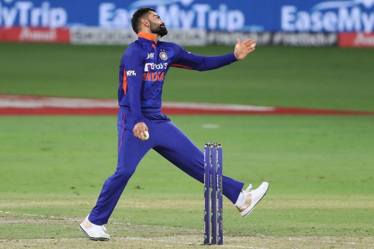 Virat Kohli bowls in Asia Cup 2022 against Hong Kong