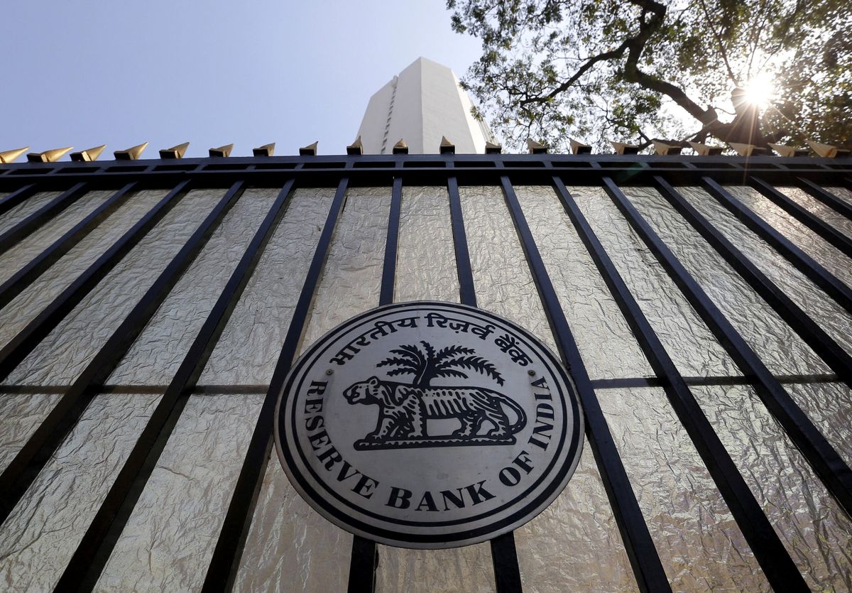 India central bank holds rates amid inflation concerns