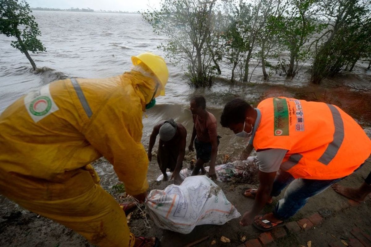 Heavy rains in India and Bangladesh as cyclone bears down