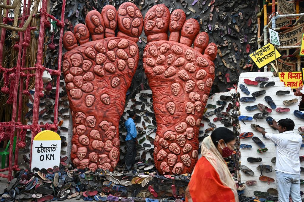 Kolkata Durga Puja themed on UP farmer-crushing violence