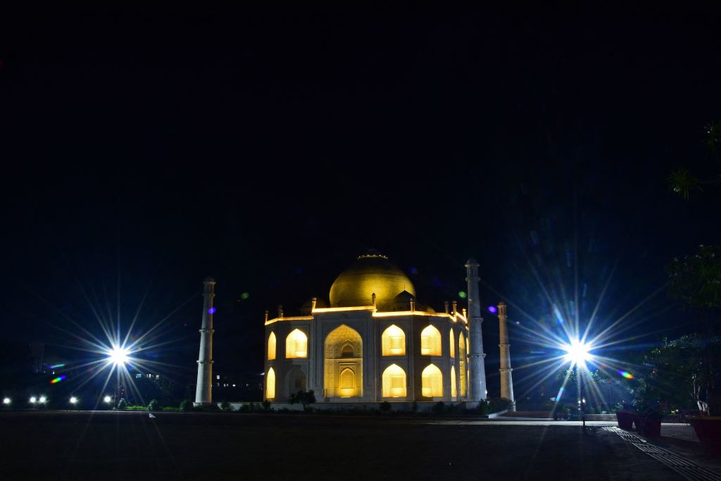 In India's Madhya Pradesh, man makes Taj Mahal home to show his love for wife