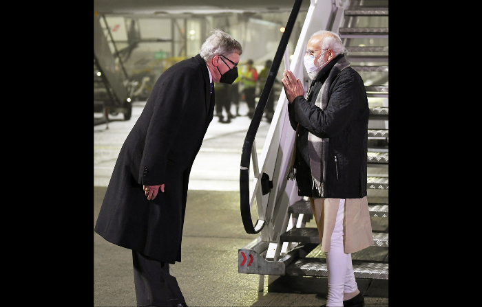 In Glasgow, Modi meets & greets NRIs ahead of COP26