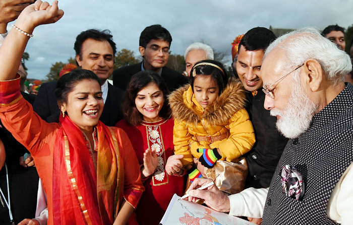 Before leaving Scotland, Modi plays drum with Indian diaspora