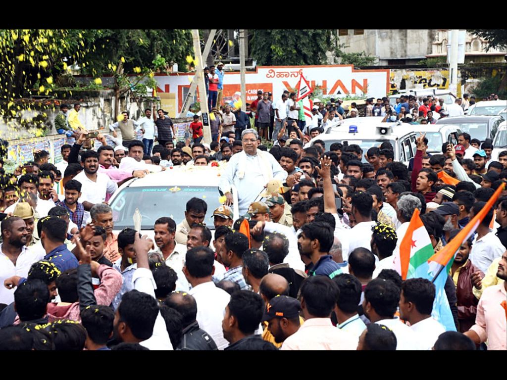 Former Karnataka chief minister Siddaramaiah campaigns in southern Karnataka