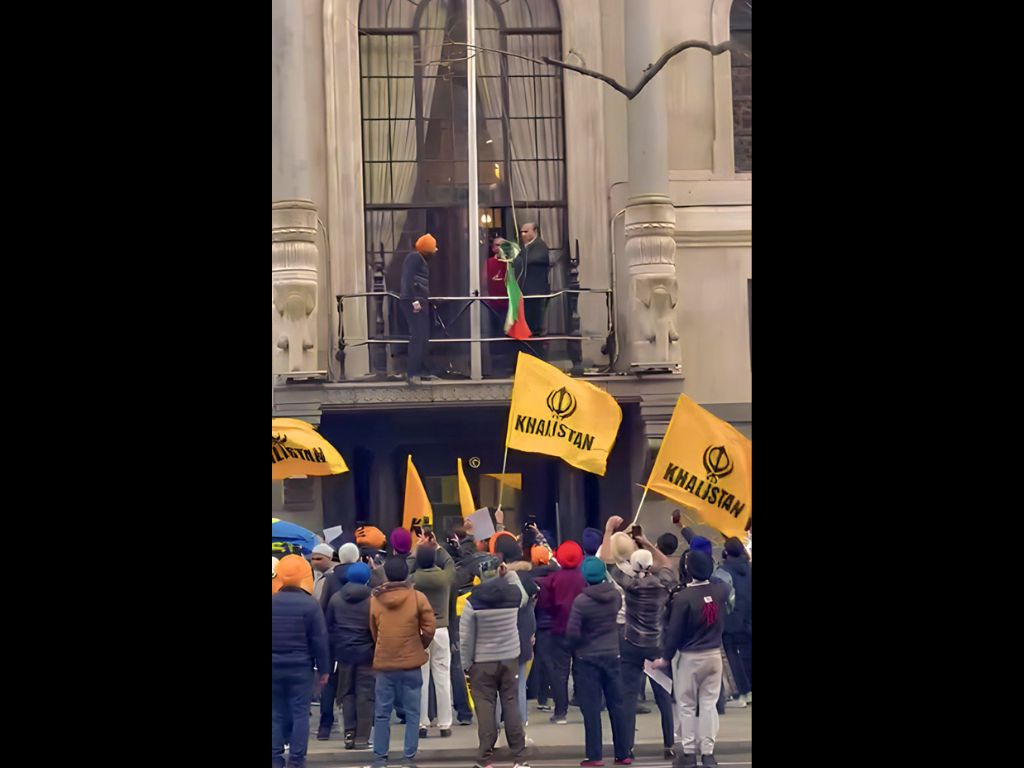 Khalistani elements attempt to pull down the Indian flag but the flag was rescued by the Indian security personnel at the High Commission of India, in London