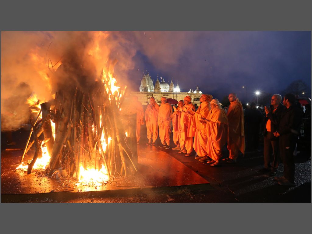 Devotees, visitors enjoy Holi celebrations at Neasden Temple