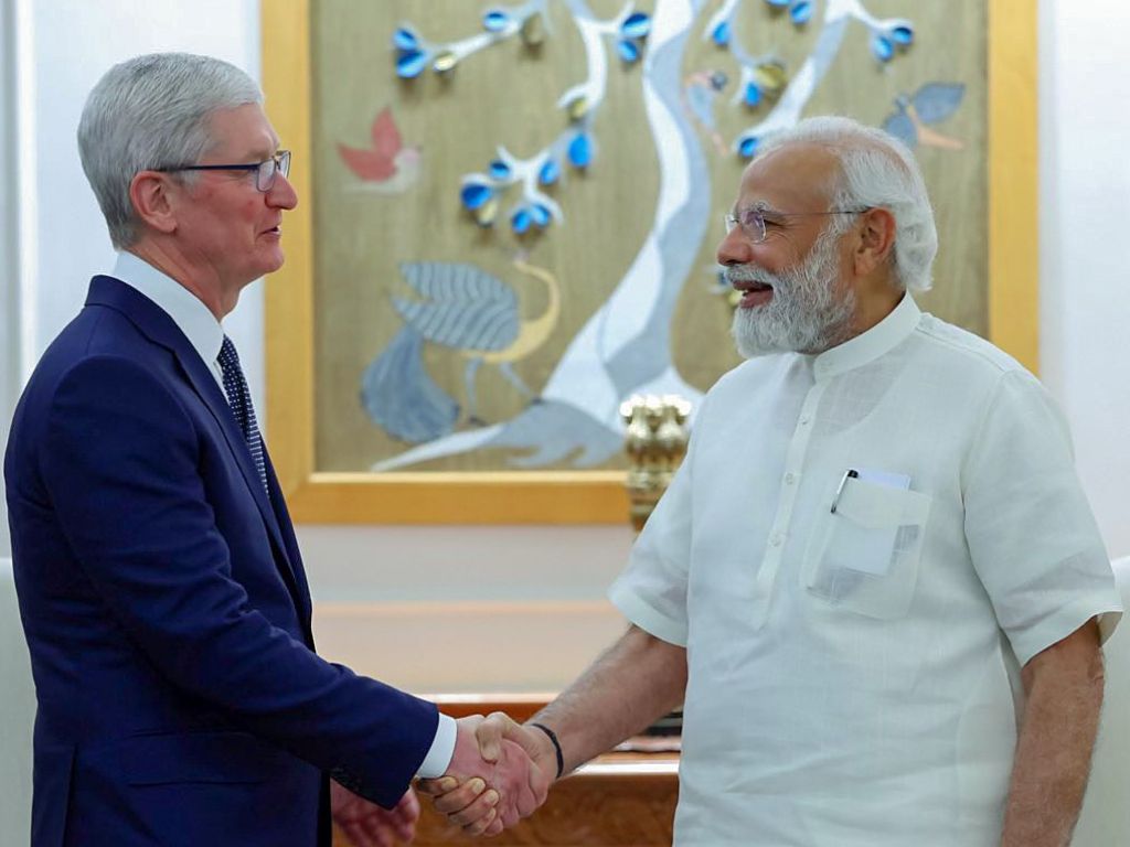 Apple CEO Tim Cook shakes hands with Indian prime minister Narendra Modi in New Delhi