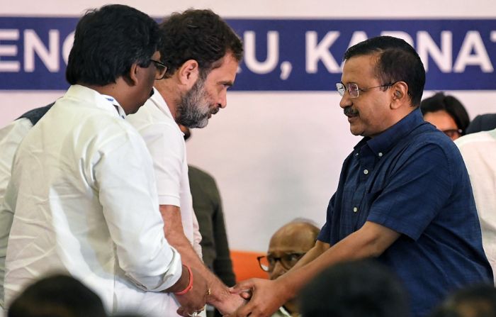 Indian National Congress leader Rahul Gandhi (second from left) and Aam Aadmi Party leader Arvind Kejriwal