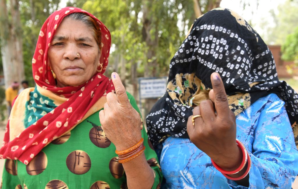India women voters cast ballots