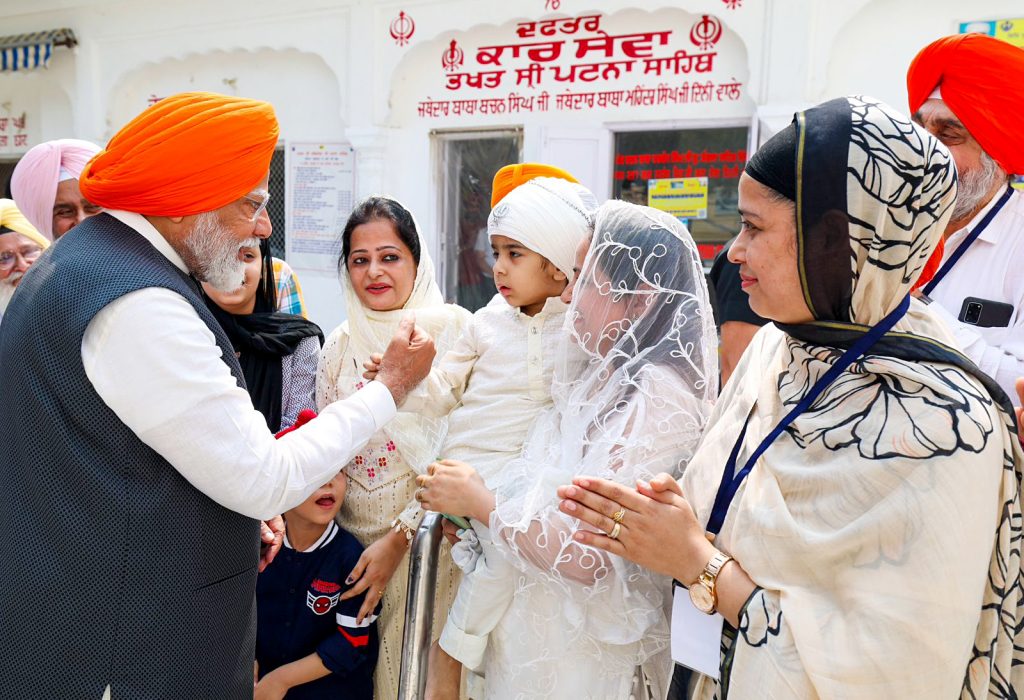 Indian PM Narendra Modi at gurdwara in Patna, Bihar