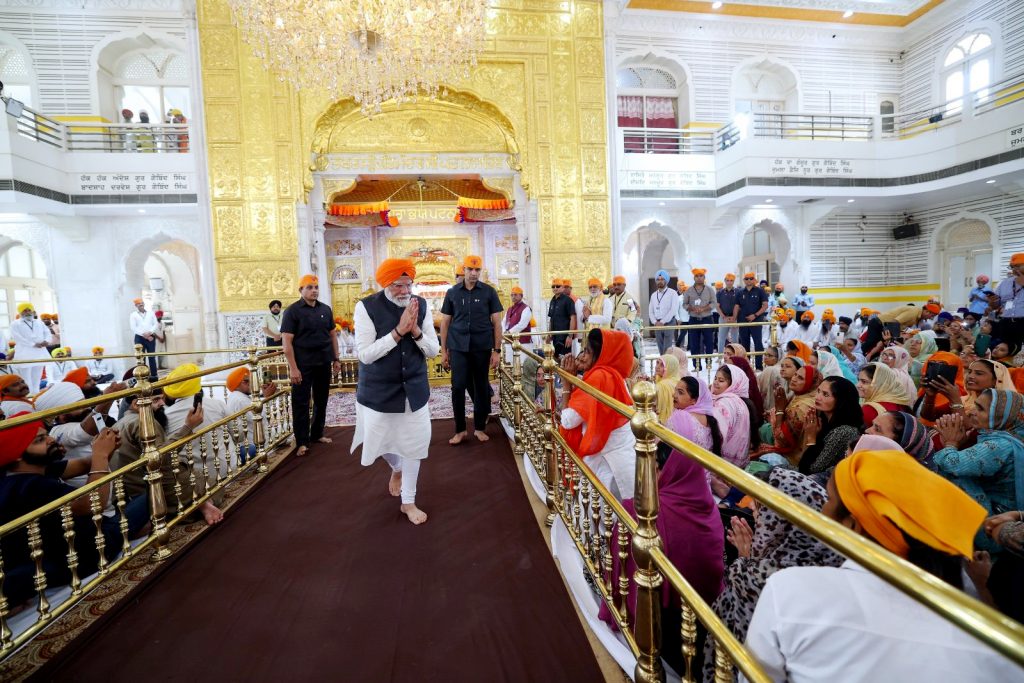 Indian PM Narendra Modi at gurdwara in Patna, Bihar