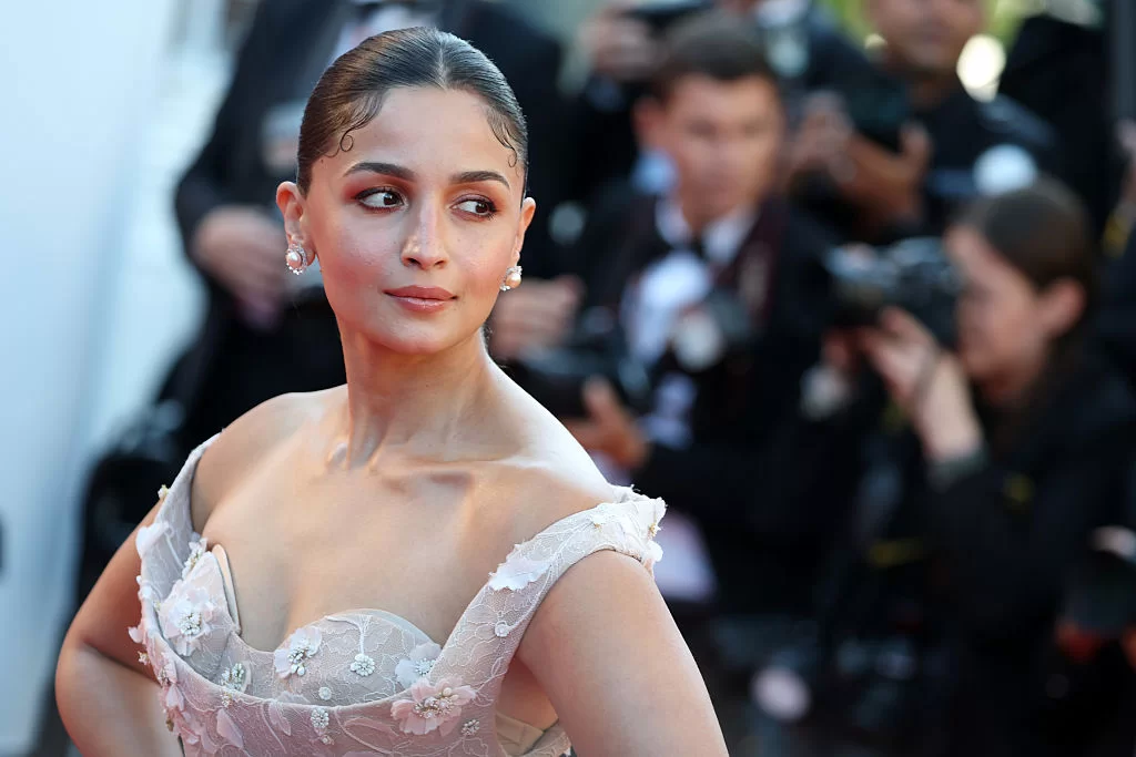 ‘Nazar is real’: Alia Bhatt wears 'kaala teeka,' Janhvi Kapoor flaunts 'kaala dhaga' at Cannes red carpet